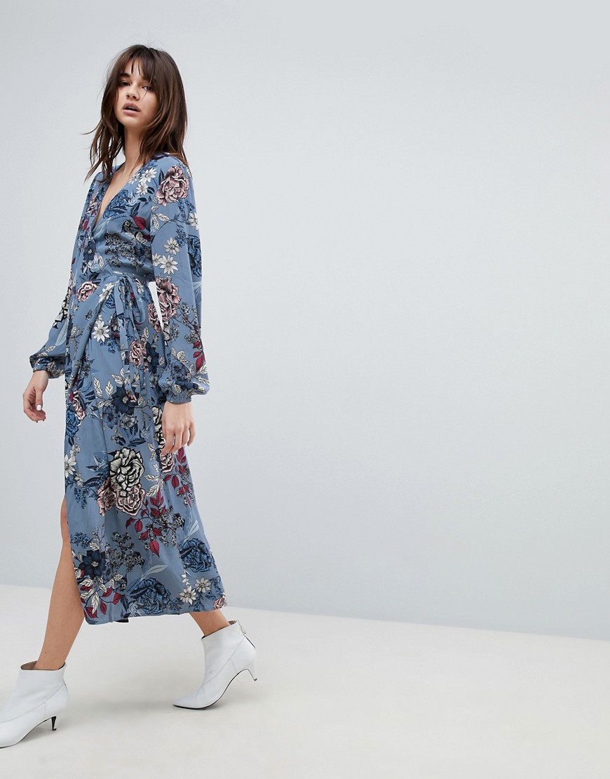Imagen principal de producto de Vestido midi estilo kimono con estampado floral de Gestuz - Gestuz