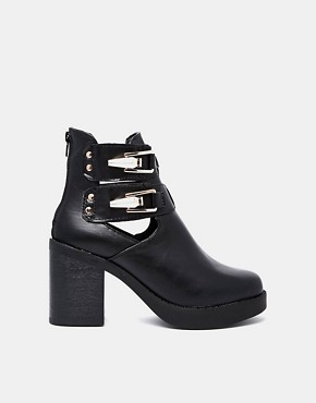 Truffle Cut Out Heeled Buckle Boots 