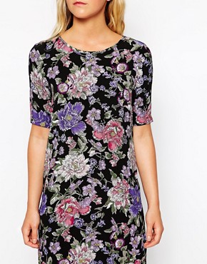 Image 3 of New Look Winter Floral T-shirt Dress