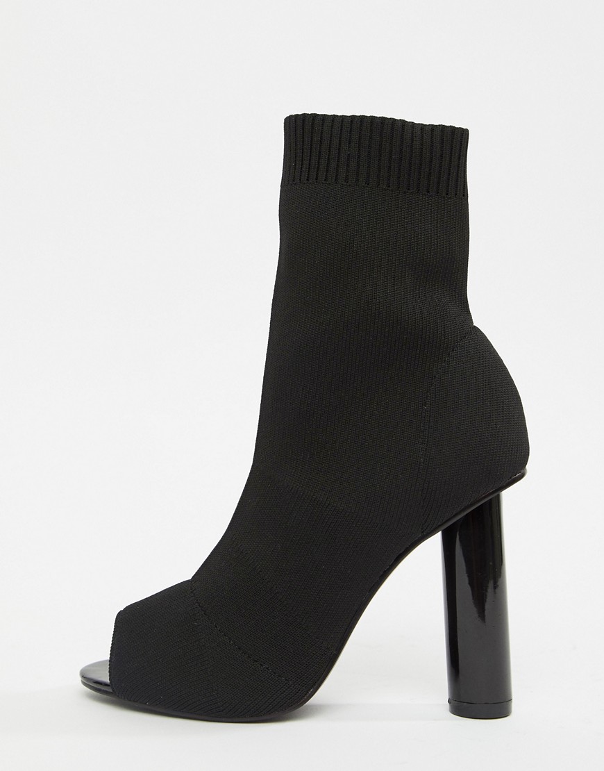Imagen principal de producto de Botas peep toe estilo calcetín elásticas de tacón en negro Hussle de Public Desire - Public Desire