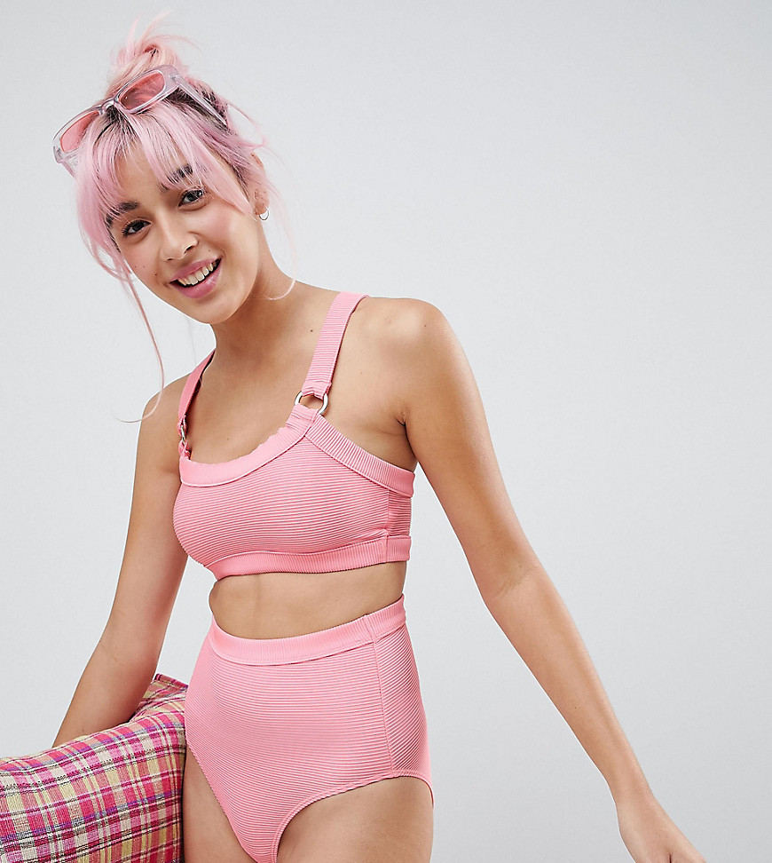 Imagen principal de producto de Top de bikini rosa con detalle de anilla en canalé de Monki - Monki