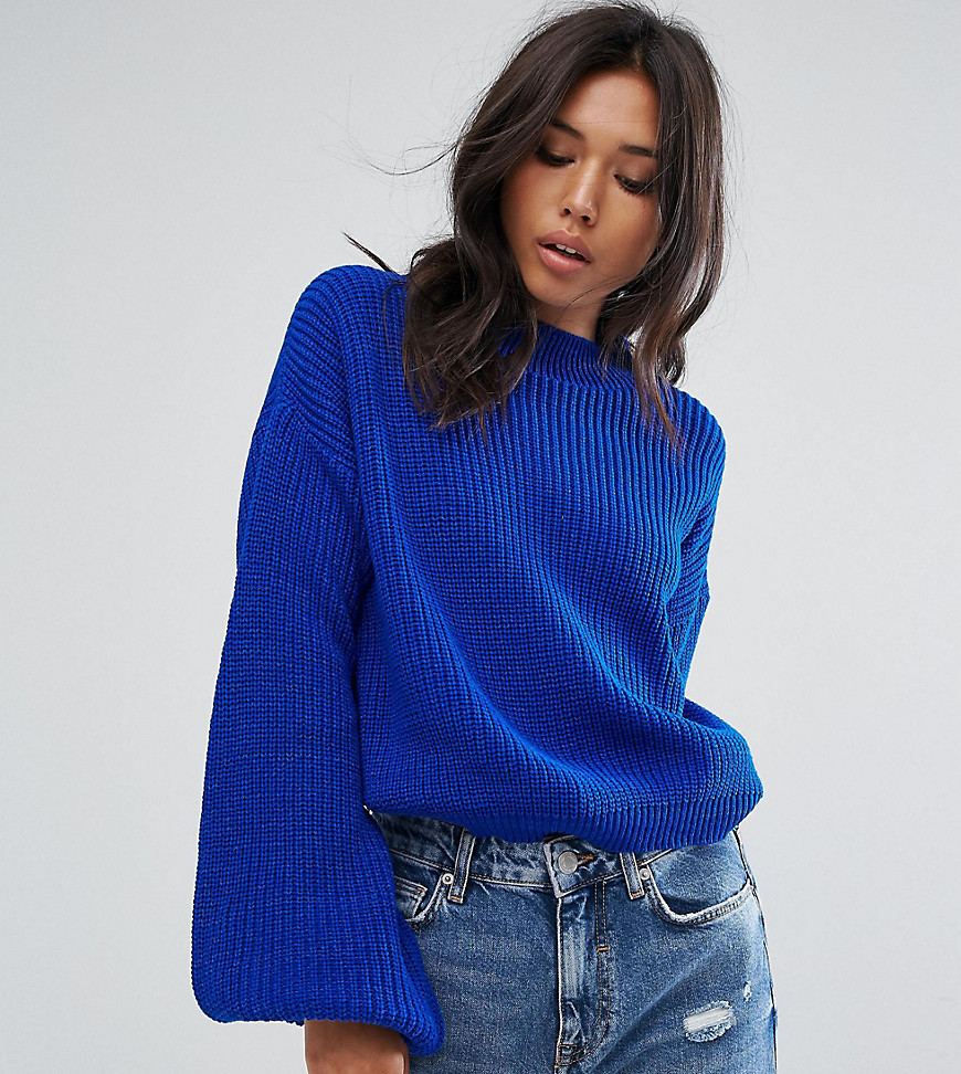 Ярко синий свитер