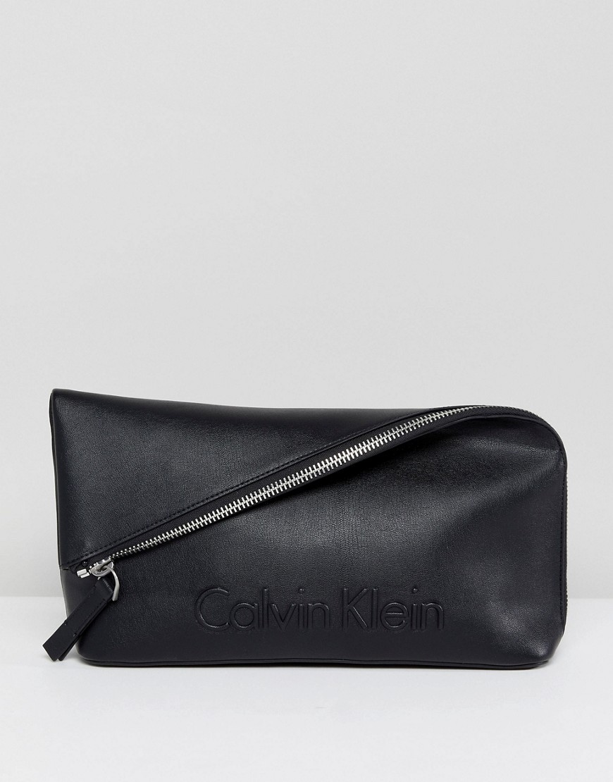 Клатч с клапаном и тисненым логотипом Calvin Klein - Черный