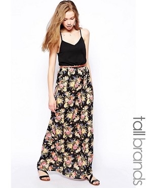 Imagen 1 de Falda larga con estampado floral y cinturón de New Look Tall
