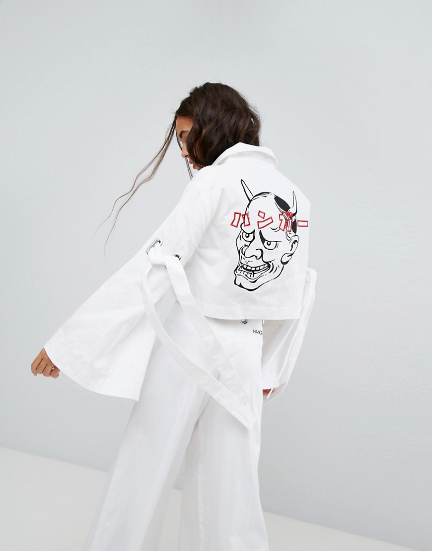 Джинсовая куртка с широкими рукавами и принтом на спине Hanger - Белый