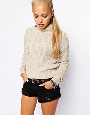 http://www.asos.fr/Glamorous/Glamorous-Crop-Cable-Knit-Jumper-with-Roll-Neck/Prod/pgeproduct.aspx?iid=4476866&cid=2893&Rf-200=25&sh=0&pge=0&pgesize=36&sort=3&clr=Oatmeal&totalstyles=33&gridsize=3