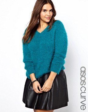 Immagine 1 di Esclusiva ASOS CURVE - Maglia soffice con scollo a V