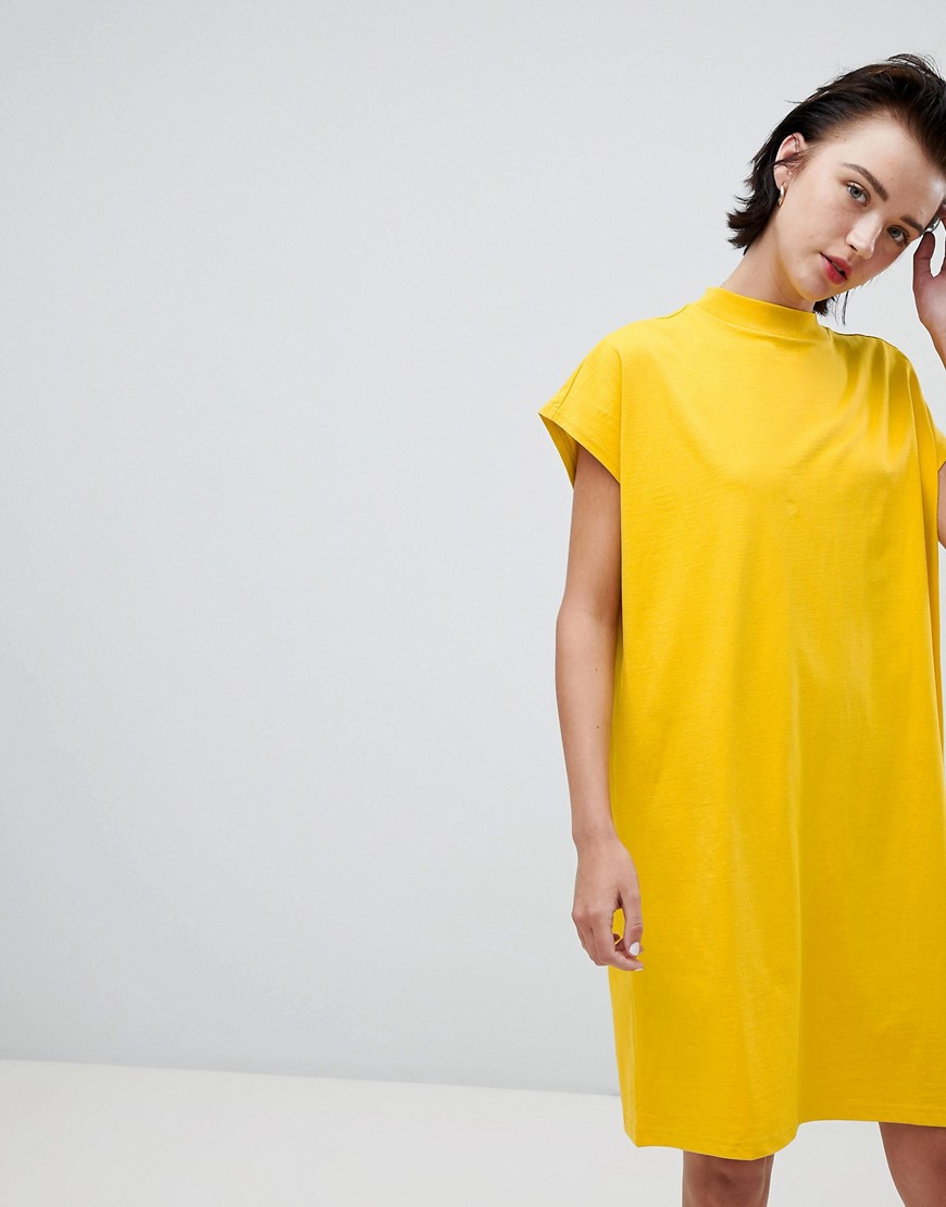 Imagen secundaria de producto de Vestido amarillo con cuello subido de Weekday - Weekday