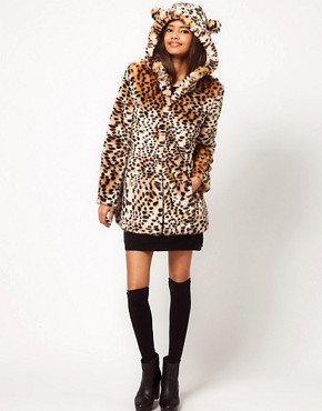 Image 4 - Exclusivité ASOS PETITE - Manteau en fausse fourrure imprimé léopard avec oreilles