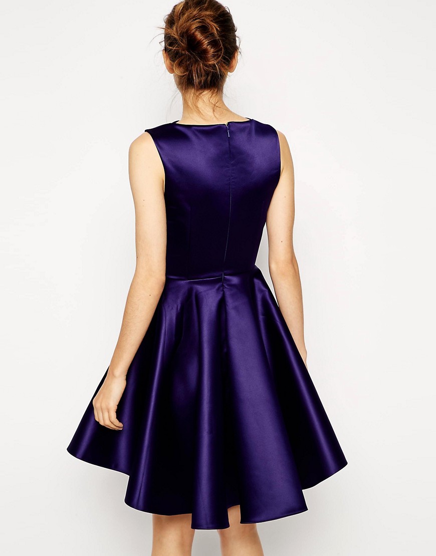 Купить Короткое приталенное платье с глубоким вырезом ASOS недорого в интернет-магазине ASOS
