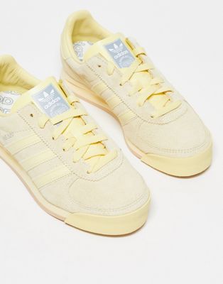 AS520 trainers in pastel yellow