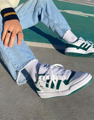 Forum Low trainers in white and collegiate green