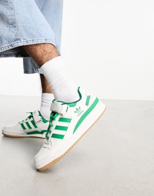 Forum Low trainers in white/green