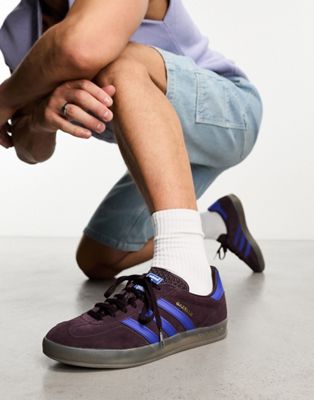 gum sole Gazelle Indoor trainers in maroon and blue