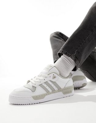Rivalry Low trainers in white and grey