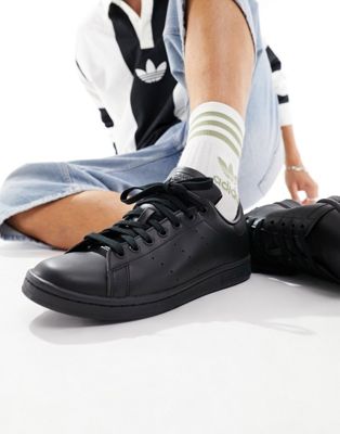 Stan Smith trainers in triple black