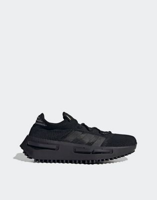 trainers in black