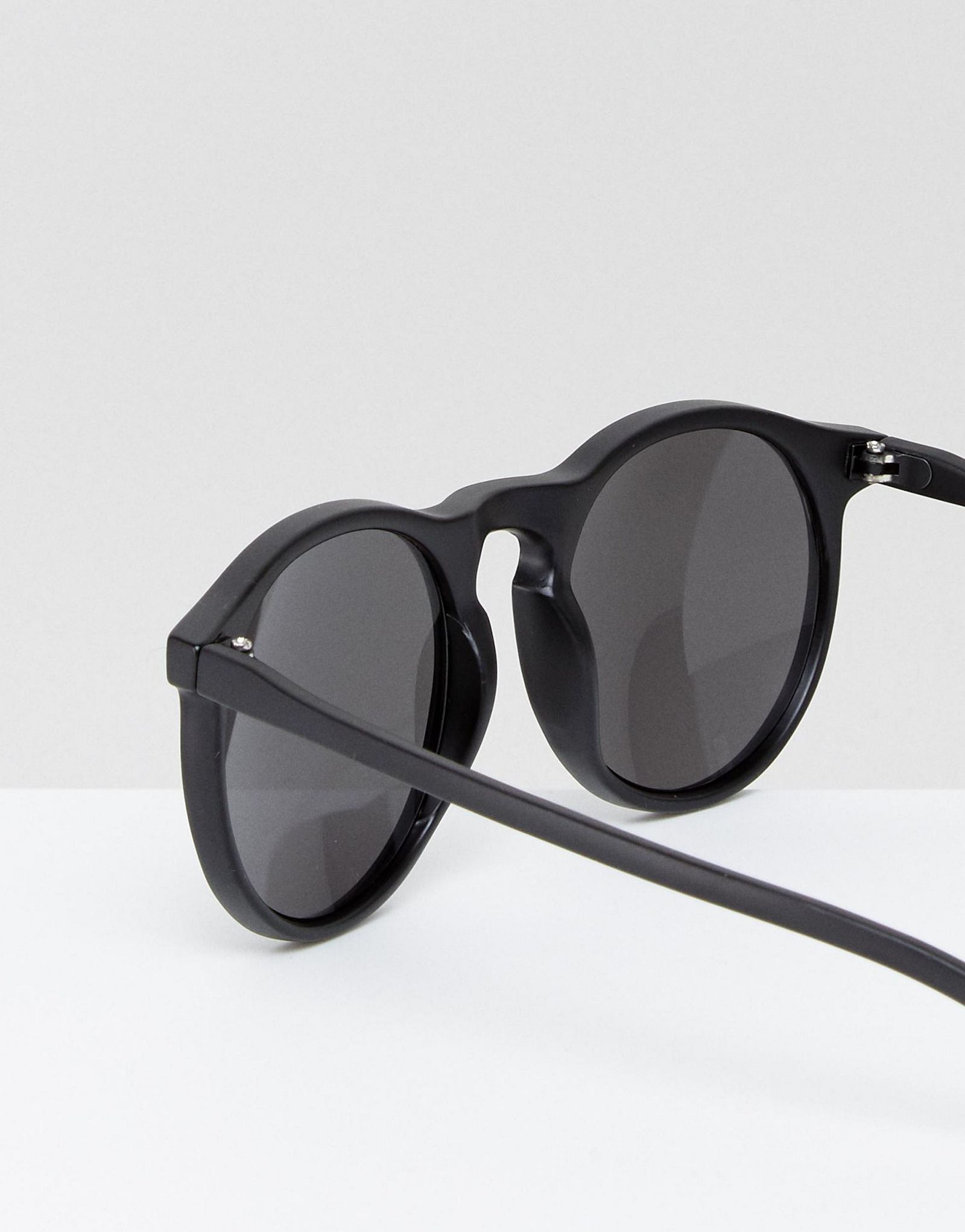 AJ Morgan Round Sunglasses In Black