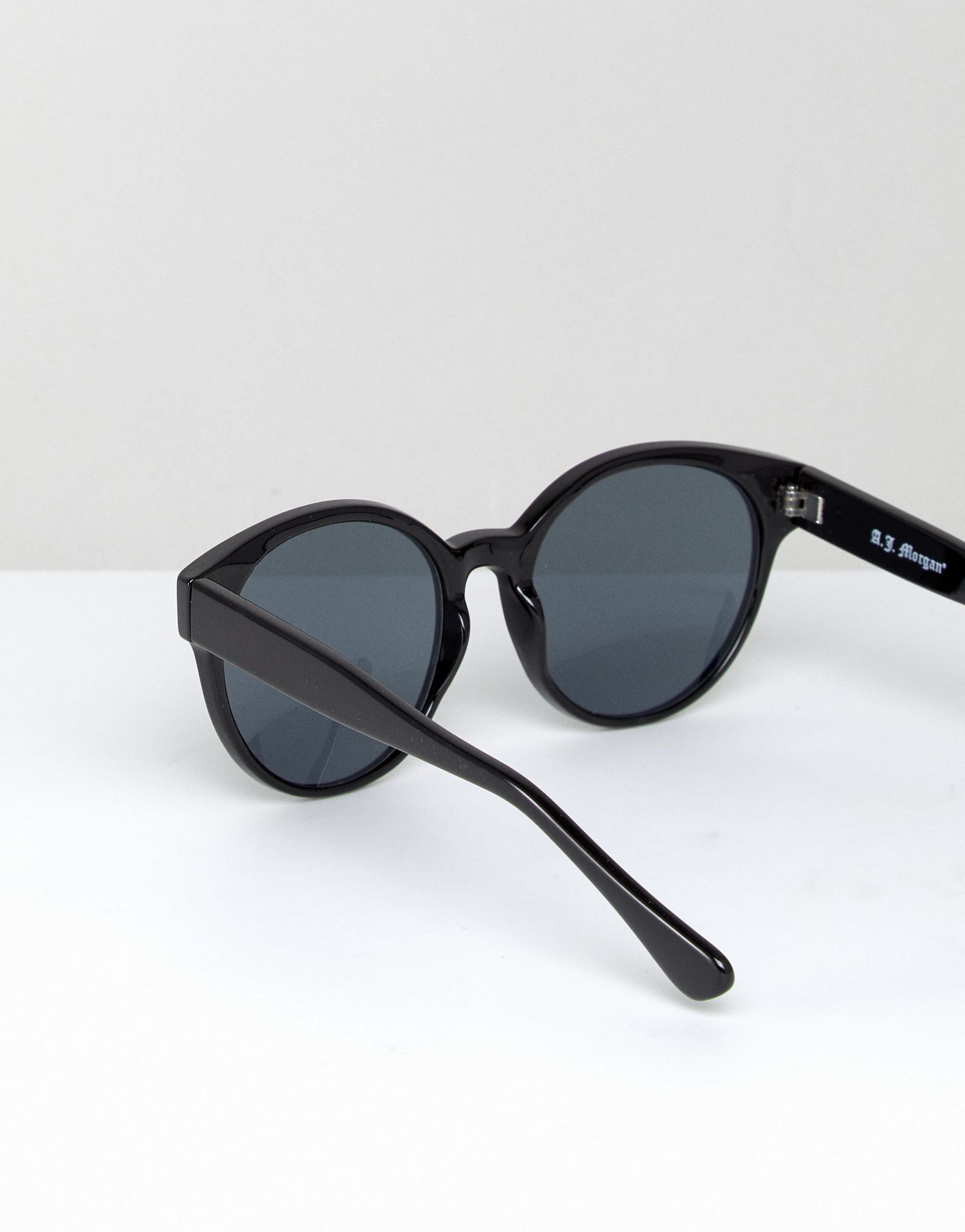 AJ Morgan Round Sunglasses In Black