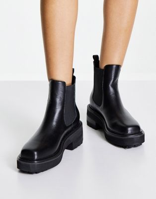 Yira leather chunky chelsea boots in black