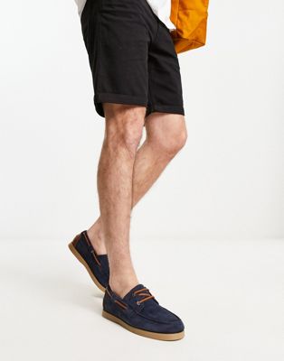boat shoes in navy suede with natural sole