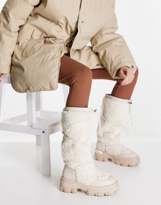 Casper chunky cold weather boots in beige borg