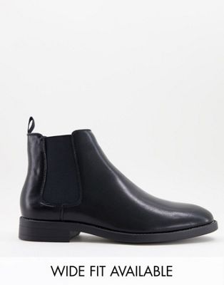 chelsea boots in black faux leather with black sole