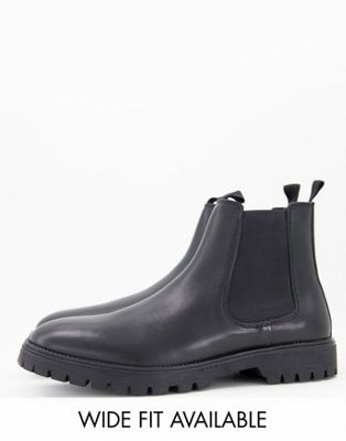 chelsea boots in black leather with chunky sole