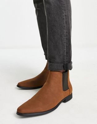chelsea boots in tan faux suede