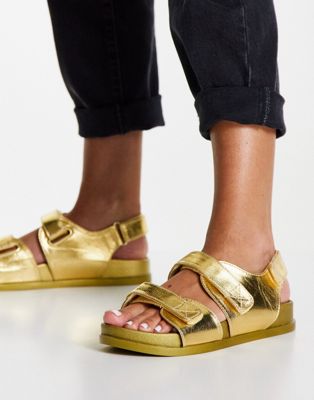Factually sporty sandals in gold