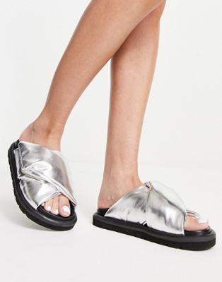 Fibres padded flat sandal in silver