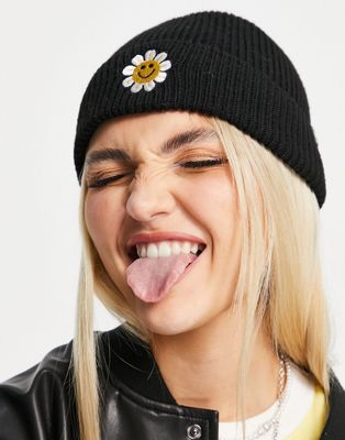Fisherman rib beanie with happy daisy embroidery in black