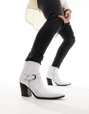 heeled boot in white leather with buckle detail