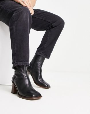 heeled chelsea boot in black leather with brown sole