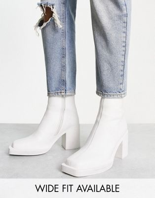 Heeled chelsea boot with angled toe in white leather