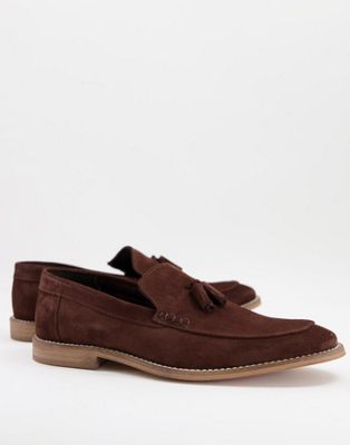 loafers in brown suede with tassel on natural sole