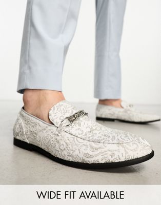 loafers in silver velvet with gunmetal chain detail