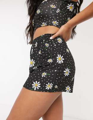 Mix & match daisy print pajama short in black
