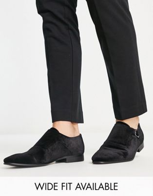 monk shoe in black velvet