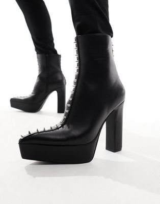 platform heeled boots with pointed toe in black faux leather with studs