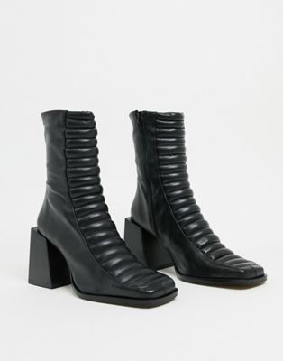 Ready premium leather padded heeled boots in black