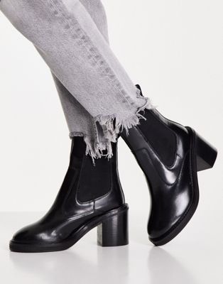 Runaway leather chelsea boots in black
