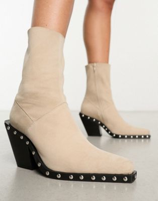 Russo leather western boots with studs in off-white suede