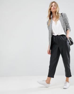 ASOS – Pantalon fuselé en similicuir avec dos élastiqué