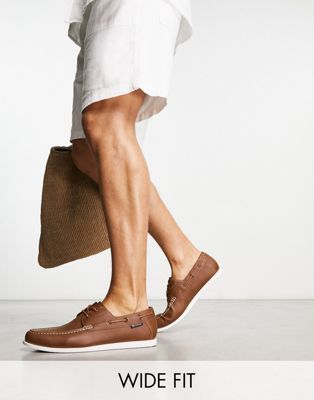 wide fit boat shoes in tan