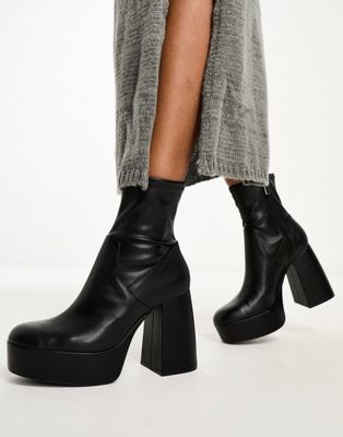 platform heeled boots in black