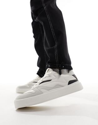 stitch detail contrast backtab trainer in white