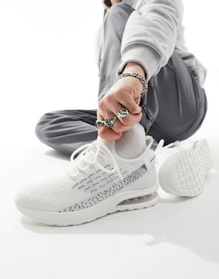 runner trainer with air bubble sole in white