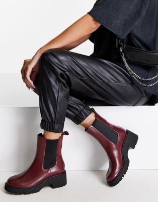 leather heeled chelsea boots in burgundy