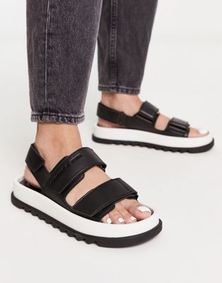 chunky flatform sandals in black